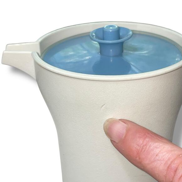 Tupperware Creamer Bowl with Push Button Lid Seal 1414 Almond Blue USA Vintage - Picture 5 of 14